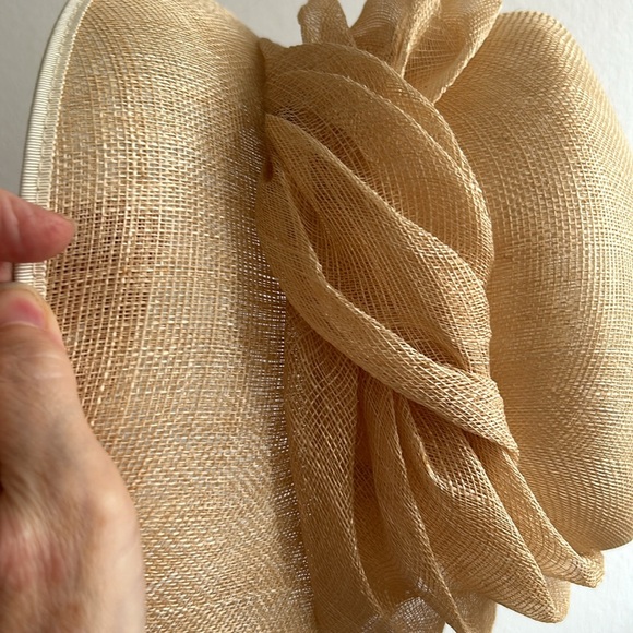 Creamy beige straw hat with straw folded sash, natural fibers, made in England - Picture 6 of 12